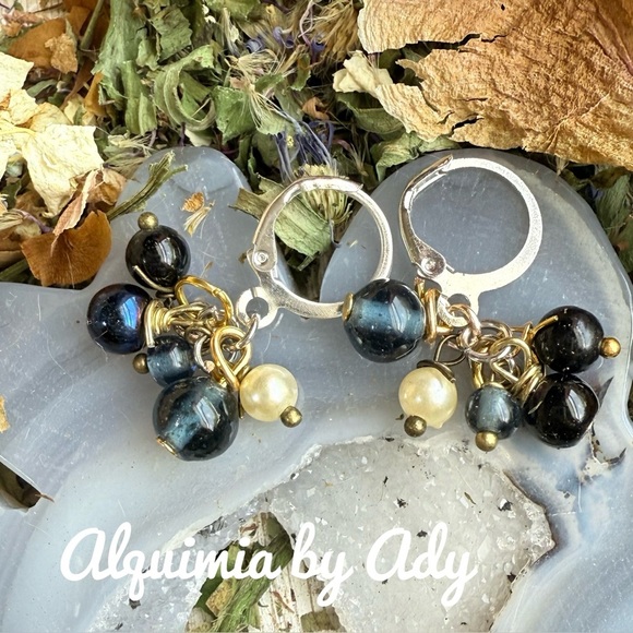 Black onyx confetti cluster chandelier gold earrings - Picture 1 of 1